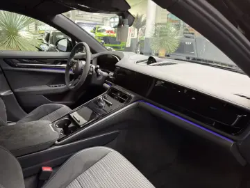 Porsche Panamera 4 E-Hybrid RaceTex  Bose  Sporting Exhaust