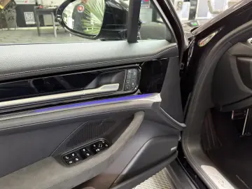 Porsche Panamera 4 E-Hybrid RaceTex  Bose  Sporting Exhaust