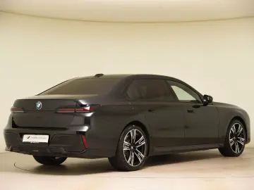 BMW 740d xDrive M Sport Pro StandHzg LED Pano HUD