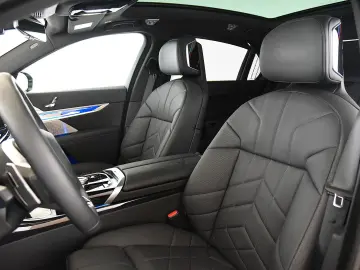 BMW 740d xDrive M Sport Pro StandHzg LED Pano HUD