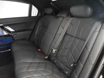 BMW 740d xDrive M Sport Pro StandHzg LED Pano HUD