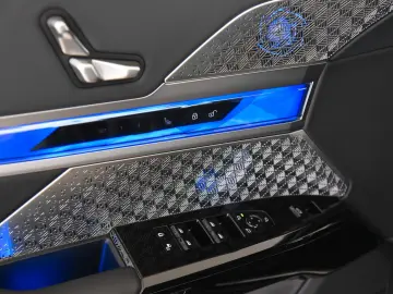 BMW 740d xDrive M Sport Pro StandHzg LED Pano HUD