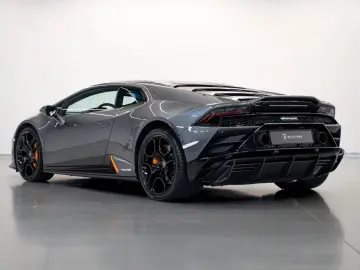 LAMBORGHINI Huracán EVO