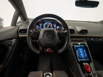 LAMBORGHINI Huracán EVO