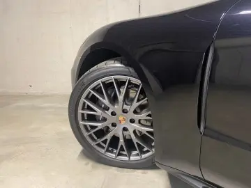 Porsche Panamera 4   Sports exhaust system  BOSE  InnoDrive