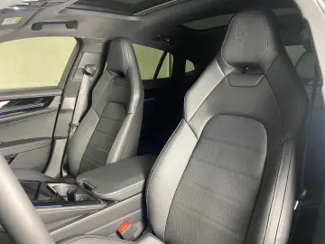 Porsche Panamera 4   Sports exhaust system  BOSE  InnoDrive