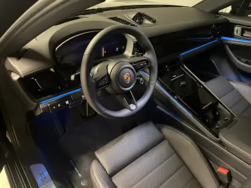 Porsche Panamera 4   Sports exhaust system  BOSE  InnoDrive
