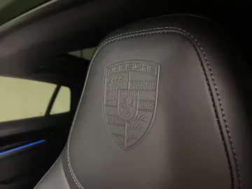 Porsche Panamera 4   Sports exhaust system  BOSE  InnoDrive