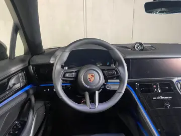 Porsche Panamera 4   Sports exhaust system  BOSE  InnoDrive