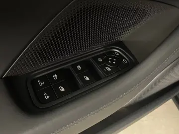 Porsche Panamera 4   Sports exhaust system  BOSE  InnoDrive