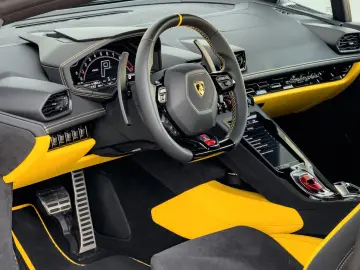 LAMBORGHINI Tecnica