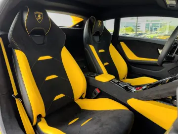 LAMBORGHINI Tecnica