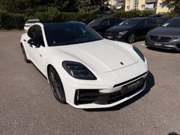 Porsche Panamera 4 E   MATRIX  SPORT-AGA  BEIF-DISPLAY