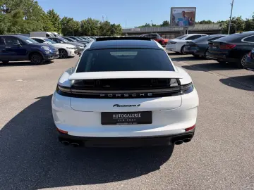 Porsche Panamera 4 E   MATRIX  SPORT-AGA  BEIF-DISPLAY