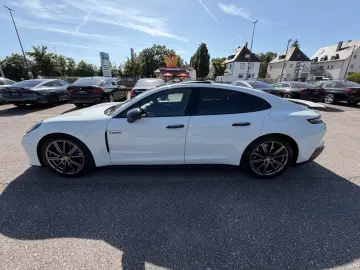 Porsche Panamera 4 E   MATRIX  SPORT-AGA  BEIF-DISPLAY
