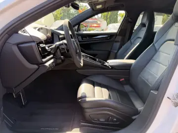 Porsche Panamera 4 E   MATRIX  SPORT-AGA  BEIF-DISPLAY