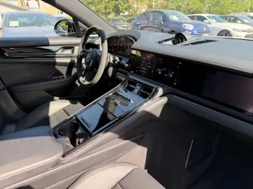 Porsche Panamera 4 E   MATRIX  SPORT-AGA  BEIF-DISPLAY
