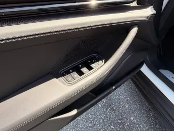 Porsche Panamera 4 E   MATRIX  SPORT-AGA  BEIF-DISPLAY