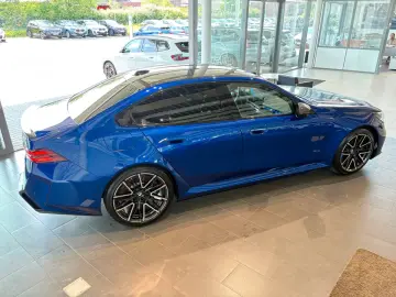 BMW M5 Plug-In Hybrid xDrive HUD Memory vorn