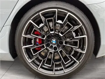 BMW M5 Limousine M Compound Bremse-Bowers & Wilkins