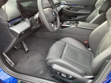 BMW M5 Touring M Compound Brakes - Panoramic Glass Roof