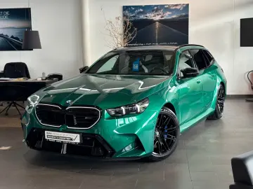 BMW M5 Plug-In Hybrid Touring xDrive Panorama Towbar