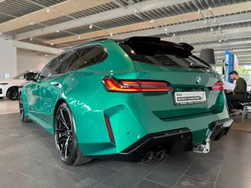BMW M5 Plug-In Hybrid Touring xDrive Panorama Towbar