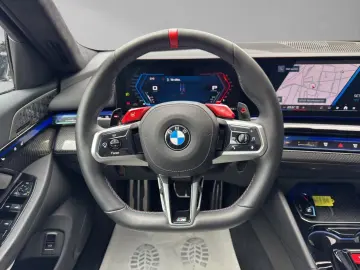 BMW M5 Touring Carbon B&W