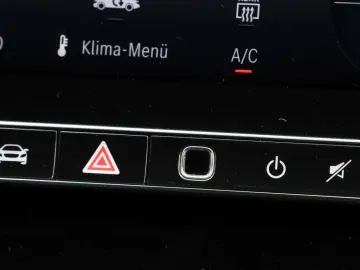 MERCEDES-BENZ C 300 e AMG-Sport Burm Memo Night Ambi…