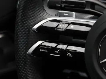 MERCEDES-BENZ C 300 e AMG-Sport Burm Memo Night Ambi…