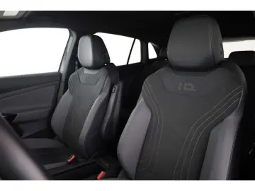 VW ID.4 Pure 55kWh NAV LED RFK ACC W-Pumpe Kessy SH