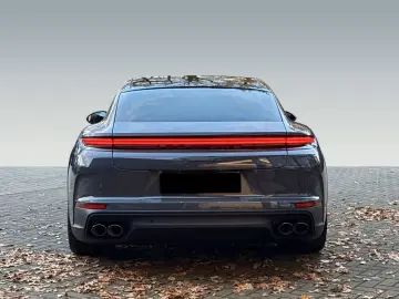 Porsche Panamera 4 E-Hybrid