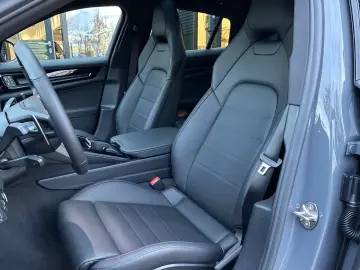 Porsche Panamera 4 E-Hybrid