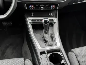 AUDI Q3 35TFSI S line ACC AHK Navi  Kam 19Zoll