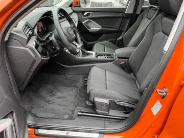 AUDI Q3 35TFSI S line ACC AHK Navi  Kam 19Zoll