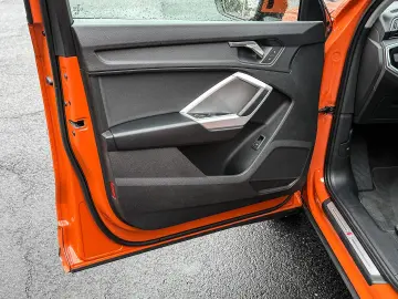 AUDI Q3 35TFSI S line ACC AHK Navi  Kam 19Zoll