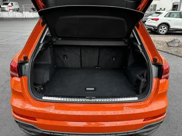 AUDI Q3 35TFSI S line ACC AHK Navi  Kam 19Zoll