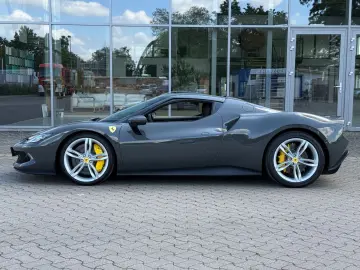 FERRARI 296 GTB  JBL  LIFT  DEUTSCHES FZG AUS 1. HAND