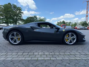 FERRARI 296 GTB  JBL  LIFT  DEUTSCHES FZG AUS 1. HAND