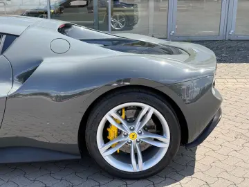 FERRARI 296 GTB  JBL  LIFT  DEUTSCHES FZG AUS 1. HAND