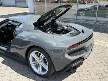 FERRARI 296 GTB  JBL  LIFT  DEUTSCHES FZG AUS 1. HAND