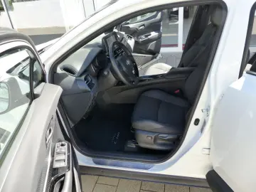 TOYOTA C-HR 1.8 VVT-i Hybrid TeamD Navi LED PDC SHZ Alu