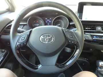 TOYOTA C-HR 1.8 VVT-i Hybrid TeamD Navi LED PDC SHZ Alu