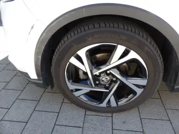 TOYOTA C-HR 1.8 VVT-i Hybrid TeamD Navi LED PDC SHZ Alu