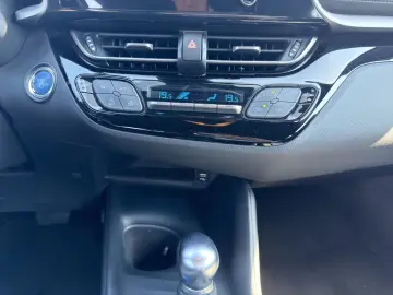 TOYOTA C-HR HYBRID BUSINESS EDITION CARPLAY TOP