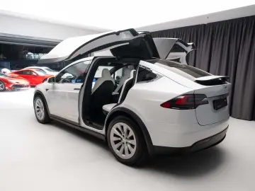 Tesla Model X 100D