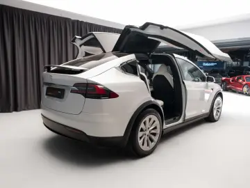 Tesla Model X 100D