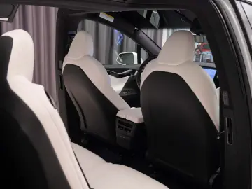 Tesla Model X 100D