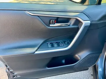 TOYOTA RAV 4 RAV4 Hybrid 4x4   Navi   Kamera   LED