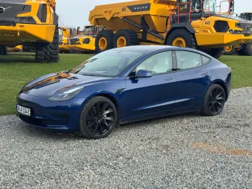 TESLA Model 3 Standard   1. HD   8-Fach   Weißes Leder